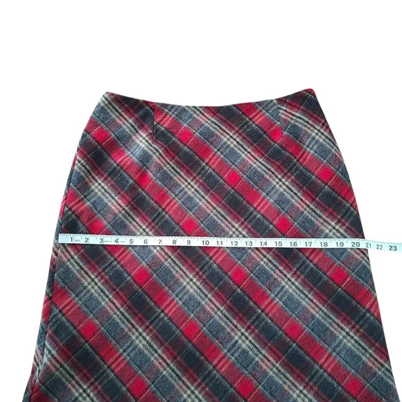 Wardrobe Essentials Vintage wool plaid skirt tartan skirt Size 10 Made In Canada - Picture 10 of 10
